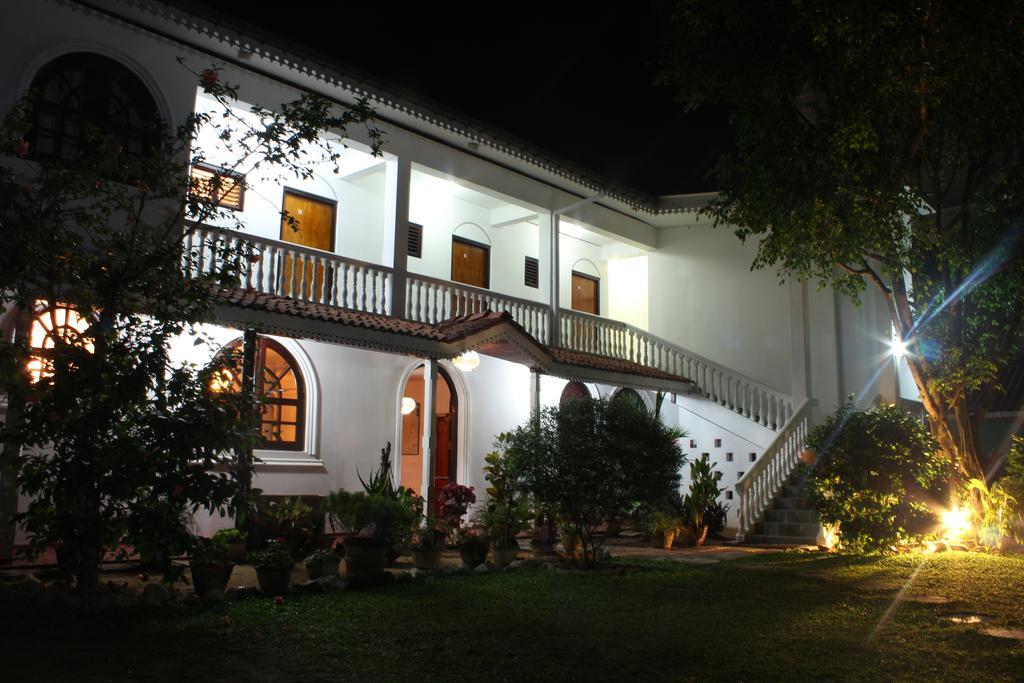 Hideaway Hikkaduwa Hotel Exterior photo
