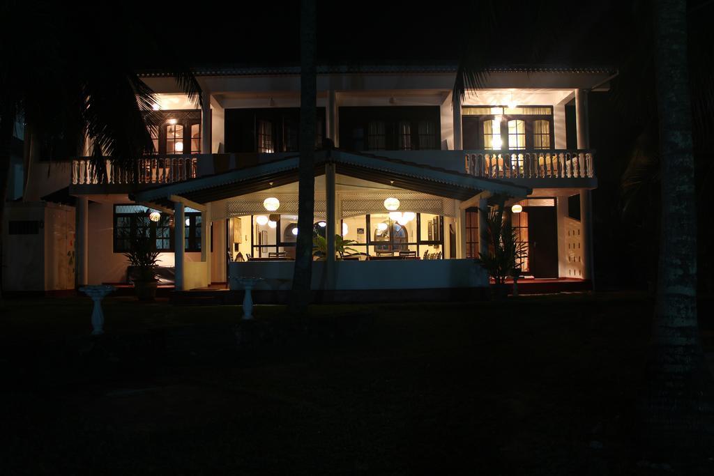 Hideaway Hikkaduwa Hotel Exterior photo