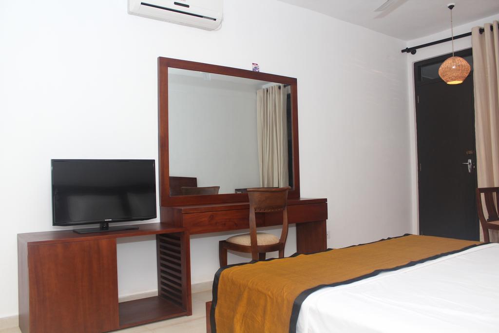 Hideaway Hikkaduwa Hotel Room photo